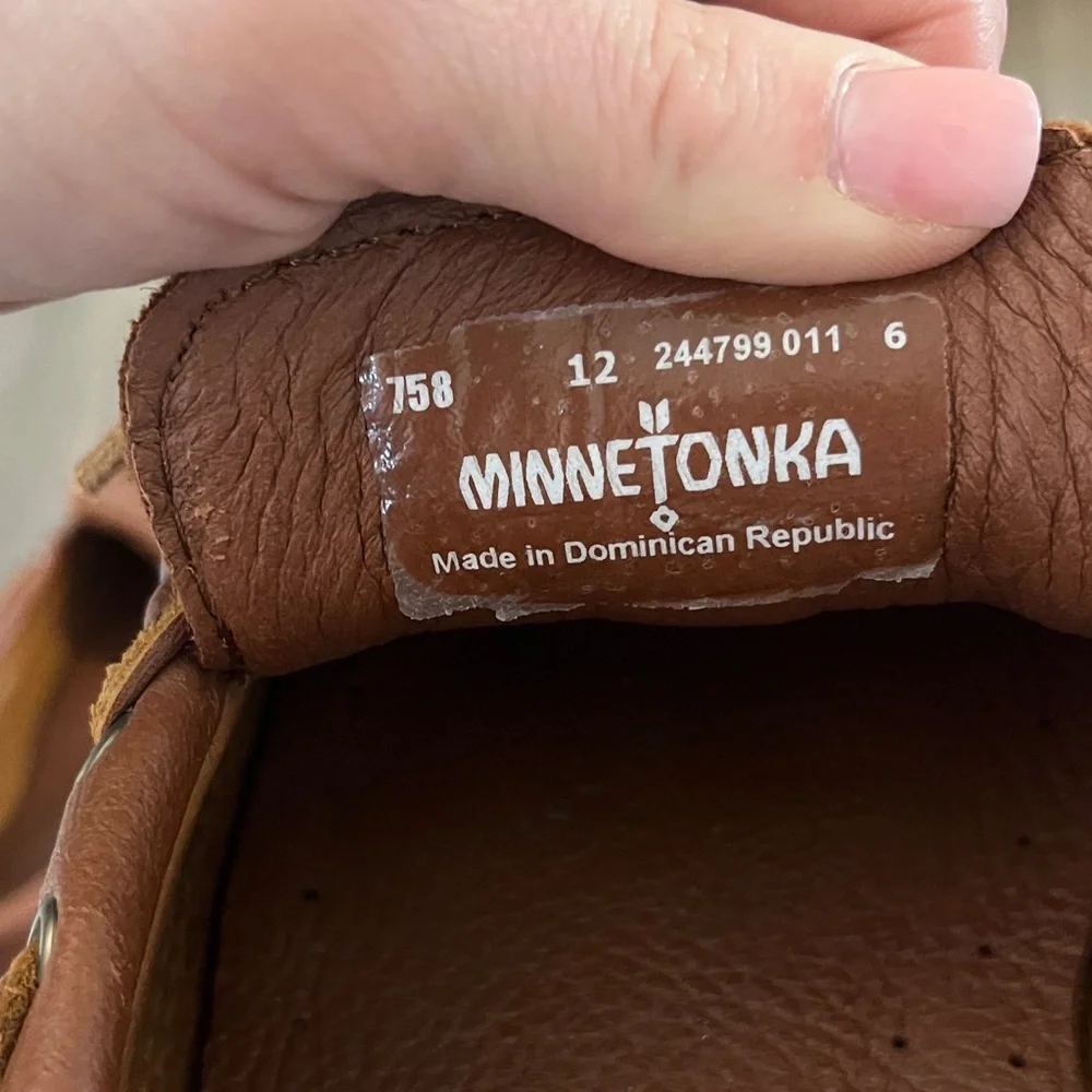 Minnetonka Tan Leather Men's Slip-Ons - Picture 4 of 6